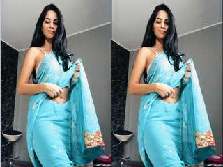 First On Net – Super Hot Punjabi NRI Girl Hot Cam Show Part 1
