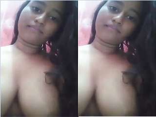 Today Exclusive- Cute Desi Girl Showing Her Boobs