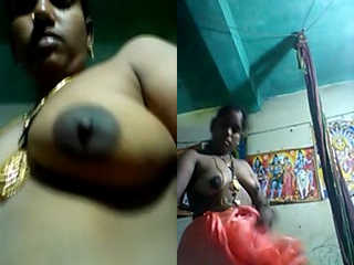 Today Exclusive- Desi Bhabhi Strip her Saree and Showing Boobs and pussy
