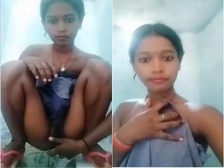 Today Exclusive- Desi Girl Showing Her boobs and Pussy