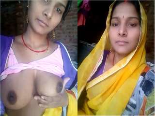 Today Exclusive- Desi Village Bhabhi Showing Her Boobs and Pussy