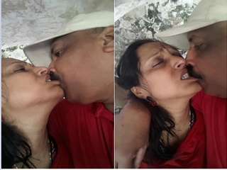 Today Exclusive- Mallu Cpl Kissing