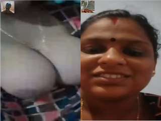Today Exclusive- Desi Bhabhi Showing Her Boobs To Lover On Video Call
