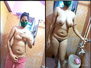 Today Exclusive- Sexy Bhabhi Bathing On Live Show