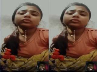 Today Exclusive- Desi Girl Showing Her Boobs On Video Call