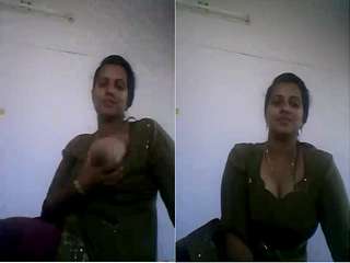 Today Exclusive- Sexy Mallu Girl Showing her Boobs