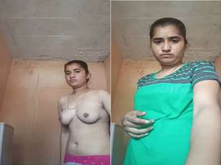 Today Exclusive- Cute Desi girl Showing her Boobs
