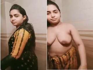 Today Exclusive- Sexy Bangla Girl Bathing