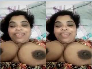 Today Exclusive- Lankan Bhabhi Showing Her Big Boobs