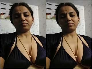 Today Exclusive- Sexy Bhabhi Record Her Selfie for Lover