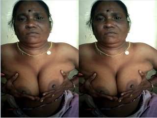 Today Exclusive- Village Aunty Showing Her Boobs