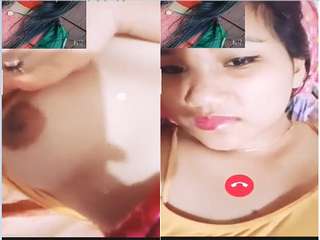 Today Exclusive-  Assamese Boudi Showing Her Boobs To Lover On Video Call