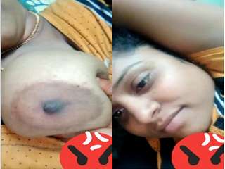 Today Exclusive- Hot Desi Bhabhi Play With Her Boobs Part 2