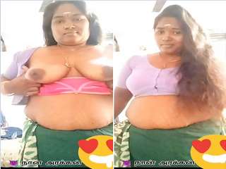 Today Exclusive-Tamil Bhabhi Showing her Boobs