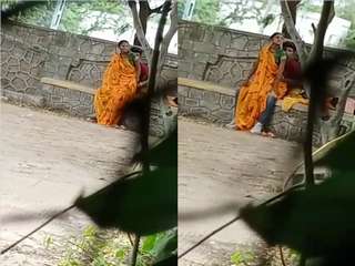 Today Exclusive – Desi Bhabhi Ridding Lover Dick In Park