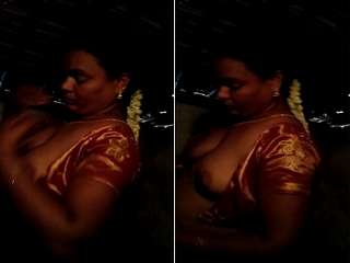 Today Exclusive –Tamil Wife Showing Her Boobs and Romance With Dewar