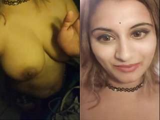 Today Exclusive- Sexy Indian Model Showing her Boobs