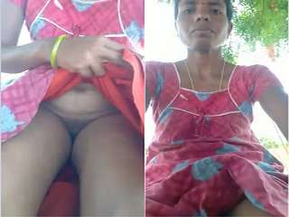 Today Exclusive-Telugu Bhabhi Showing her Boobs and Pussy Part 1