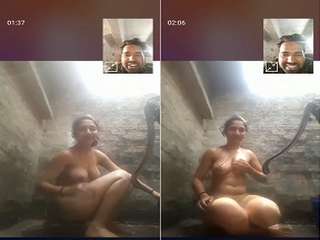Today Exclusive-Desi Bhabhi Showing Bathing to Lover On Video Call