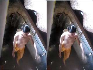 Today Exclusive- Desi Bhabhi Bathing Record In Hidden Cam
