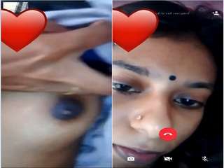 Today Exclusive- Cute Desi Girl Showing her Boobs on Video Call