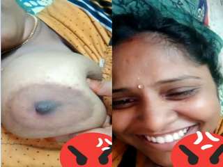 Today Exclusive- Sexy Tamil Bhabhi Showing Her Boobs on Video Call