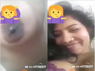 Today Exclusive- Cute Bangla Girl Showing Her Nude Body TO lover On Video Call