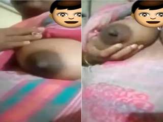 Today Exclusive-Tamil Bhabhi Showing Her boobs and Pussy On Video Call Part 1