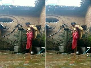 Today Exclusive-Village Bhabhi Bathing and Changing Cloths Record In Hidden Cam