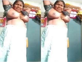 Today Exclusive- Mallu Bhabhi Shows Boobs