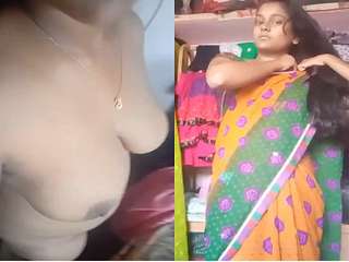 Today Exclusive- Desi Girl Strip Her Saree and Showing Her Boobs and Pussy