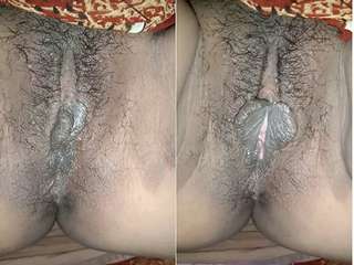 Today Exclusive- Desi Village Bhabhi Showing Her Pussy