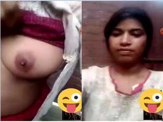 Today Exclusive- Cute Paki Girl Showing Her Boobs