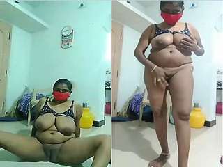 Today Exclusive- Horny Tamil Bhabhi Shows Her Boobs and Pussy