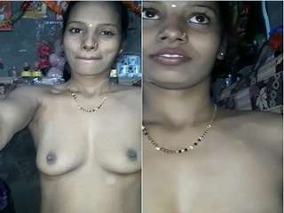 Today Exclusive – Sexy Desi Bhabhi Shows her Boobs and Pussy