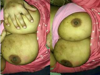 Today Exclusive – Desi Bhabhi Shows Her Boobs