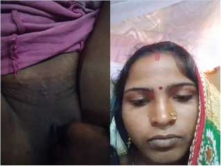 Today Exclusive – Bhabhi Shows Pussy