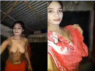 Today Exclusive – Desi Village Girl Record her Bathing Video