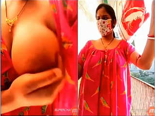 Today Exclusive – Sexy Bhabhi Shows Big Boobs
