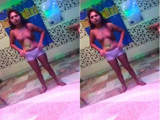 Today Exclusive – Sexy Indian Girl Strip Nude Dance