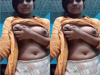 Today Exclusive – Desi Girl Record Her Boobs Video