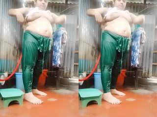 Today Exclusive – Horny Boudi Bathing Part 2