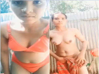 Today Exclusive – Desi Bangla Bhabhi Wearing Cloths After Bathing