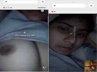 Today Exclusive – Desi Girl Shows Her Boobs on Video Call