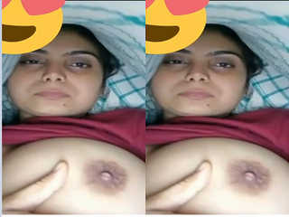 Today Exclusive – Sexy Desi girl Shows her Big Boobs On Vc