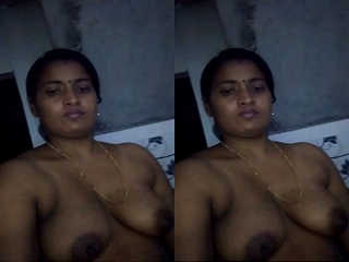 Today Exclusive – Horny Desi Bhabhi Shows Her Boobs and Pussy