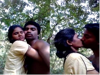 Horny Indian Cpl outdoor Kissing