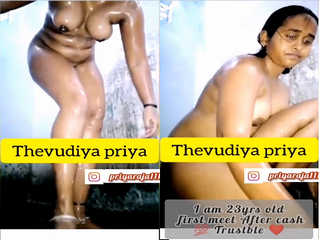 Today Exclusive – Hot Tamil Girl Bathing Video Record For Fans