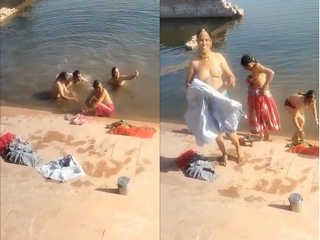 Today Exclusive – Rajasthani Womans Out Door Bathing