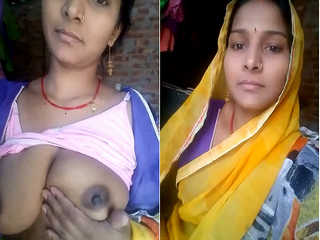 Today Exclusive –Desi  Bhabhi Shows Her Boobs and Pussy